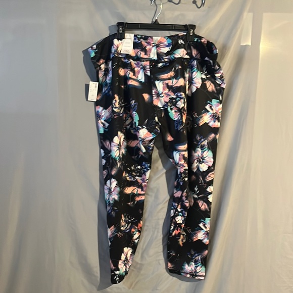 NWT Avenue leisure leggings. All day comfort size 26-28 - Picture 1 of 4